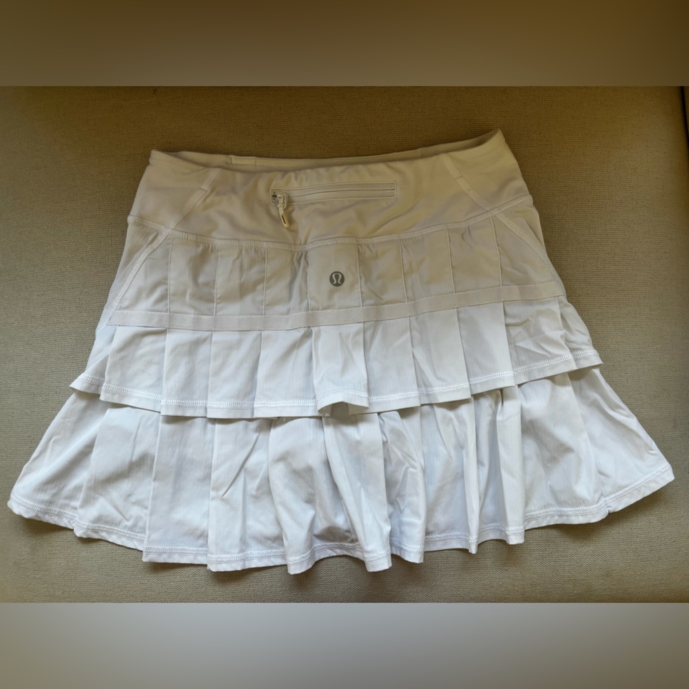 Lululemon White Ruffled Back Skirt Size 2 Tall